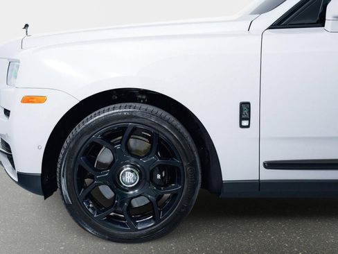 Used 2024 Rolls-Royce Cullinan Black Badge image 10