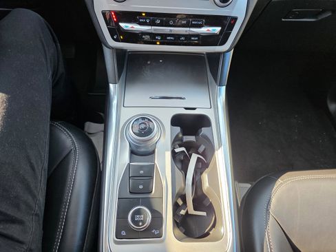 Certified 2022 Ford Explorer XLT w/ Equipment Group 202A image 13