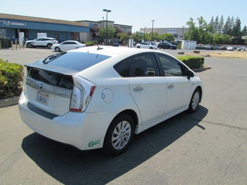 Used 2012 Toyota Prius Prime Plug-In Hybrid image 4