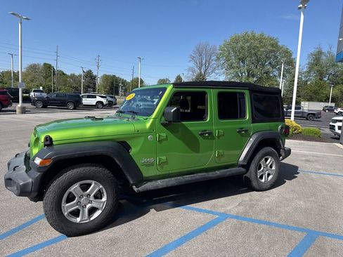 Used 2018 Jeep Wrangler Unlimited Sport S AWD/4WD image 9