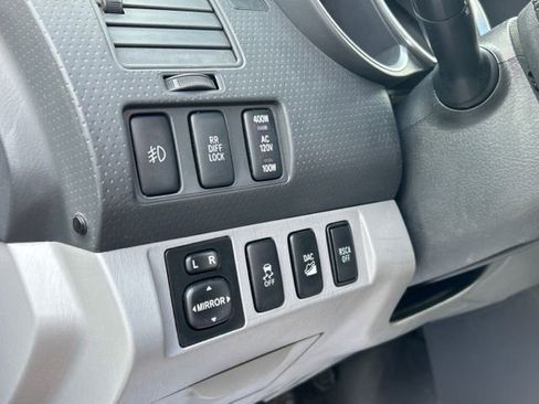 Used 2012 Toyota Tacoma 4x4 Double Cab w/ TRD Off-Road Pkg image 27