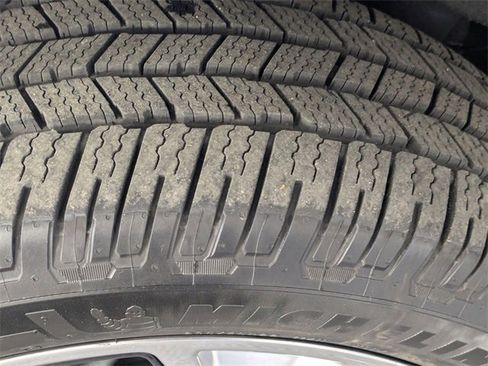 Used 2017 Chevrolet Suburban Premier image 9