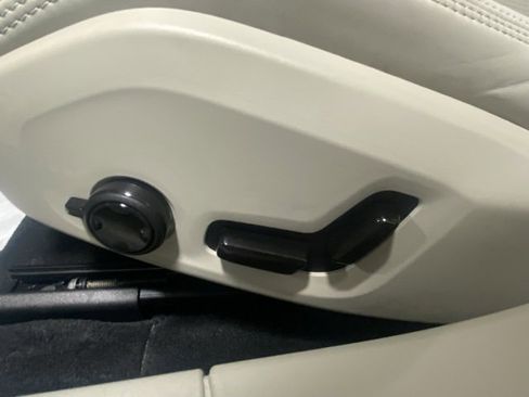 Used 2025 Volvo S90 T8 Ultra w/ Lounge Package image 12