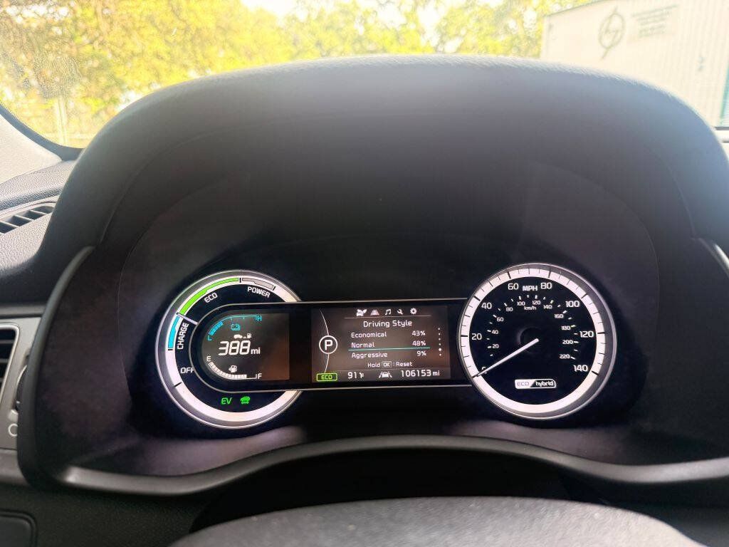 Used 2018 Kia Niro LX FWD image 15