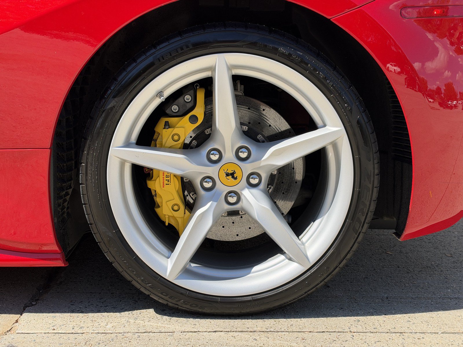 Used 2017 Ferrari 488 GTB RWD image 18
