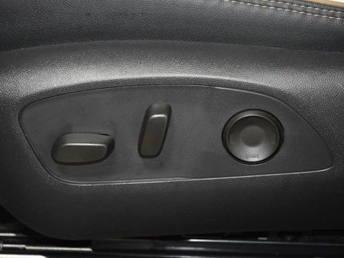 Used 2025 Chevrolet Traverse High Country image 40