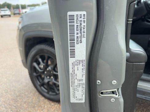 Used 2023 Jeep Compass Altitude w/ Convenience Group image 29