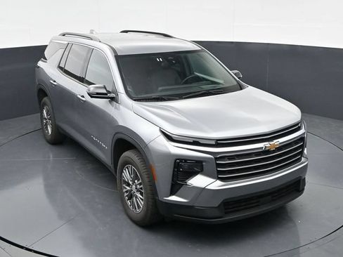 Used 2024 Chevrolet Traverse LT FWD image 29