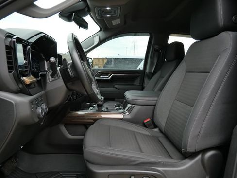 Used 2024 Chevrolet Silverado 1500 LT Trail Boss w/ Convenience Package II AWD/4WD image 11