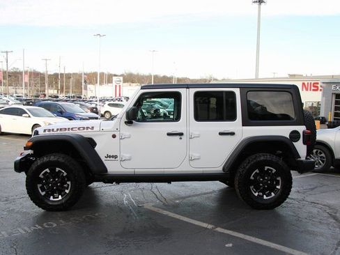 Used 2025 Jeep Wrangler Unlimited Rubicon image 2