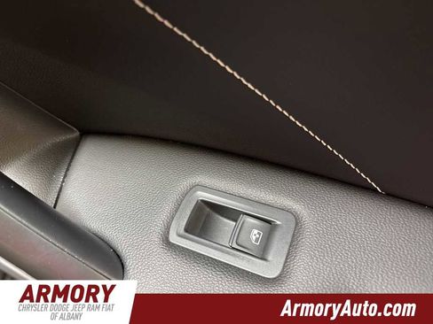 Used 2022 Volkswagen Tiguan SE image 38