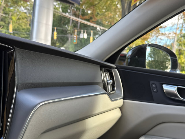 Certified 2023 Volvo XC60 B5 Core w/ Climate Package AWD/4WD image 18