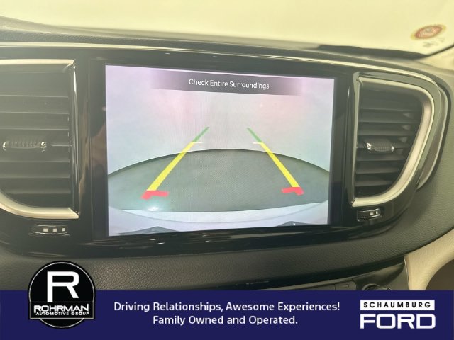 Used 2023 Chrysler Pacifica Touring-L FWD image 8