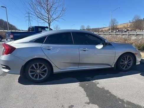 Used 2019 Honda Civic EX image 5