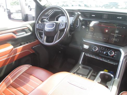 Used 2024 GMC Sierra 2500 Denali Ultimate AWD/4WD image 30