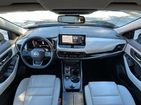 Certified 2025 Nissan Rogue SL image 25