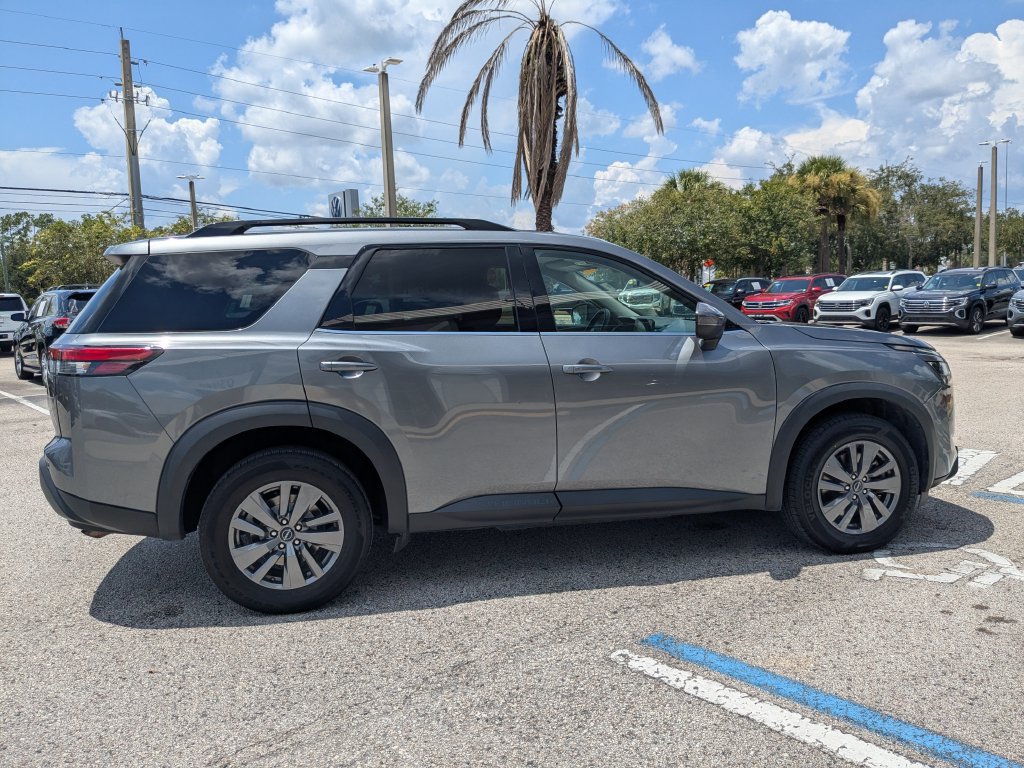 Used 2025 Nissan Pathfinder SV AWD/4WD image 7