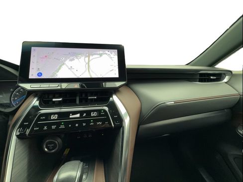 Used 2024 Toyota Venza XLE AWD/4WD image 41