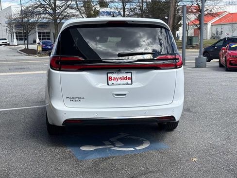 New 2026 Chrysler Pacifica Select FWD image 24
