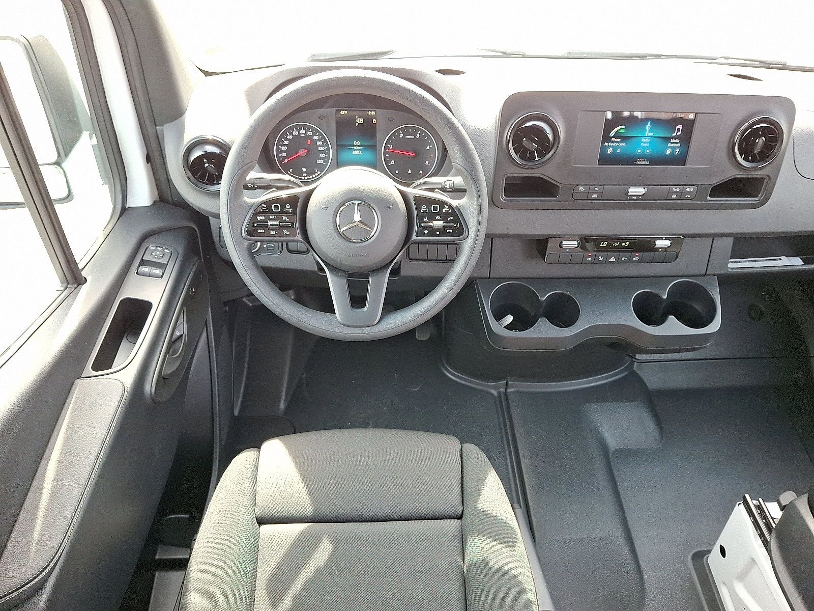 Used 2024 Mercedes-Benz Sprinter 2500 image 12
