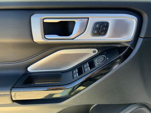 Used 2022 Ford Explorer ST w/ Equipment Group 401A image 11