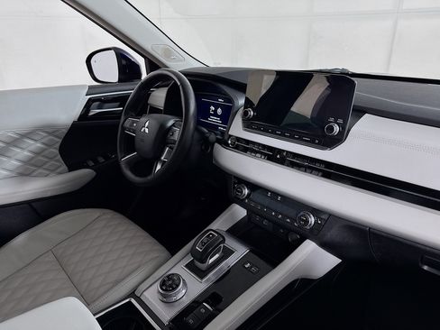 Used 2023 Mitsubishi Outlander SEL AWD/4WD image 29