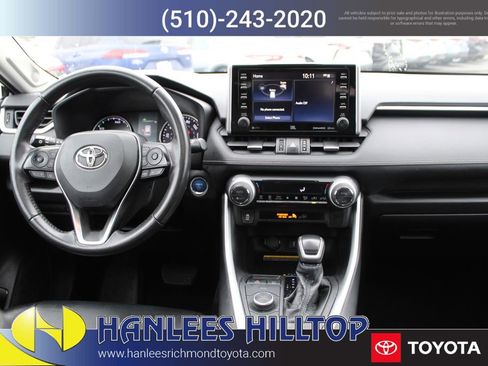 Used 2021 Toyota RAV4 XLE Premium image 20