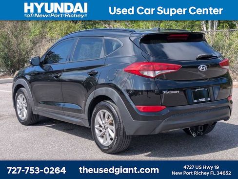 Used 2016 Hyundai Tucson SE w/ Option Group 02 FWD image 3