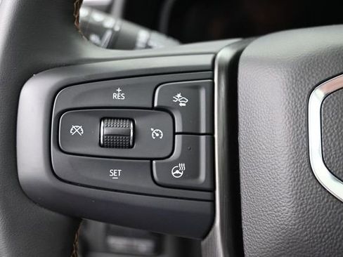Used 2023 GMC Yukon AT4 w/ Technology Package AWD/4WD image 17