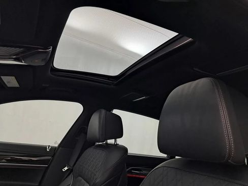 Used 2019 BMW 750i xDrive w/ Executive Package AWD/4WD image 6