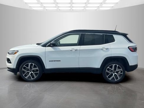 Certified 2025 Jeep Compass Limited AWD/4WD image 4