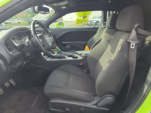 Used 2015 Dodge Challenger R/T RWD image 4