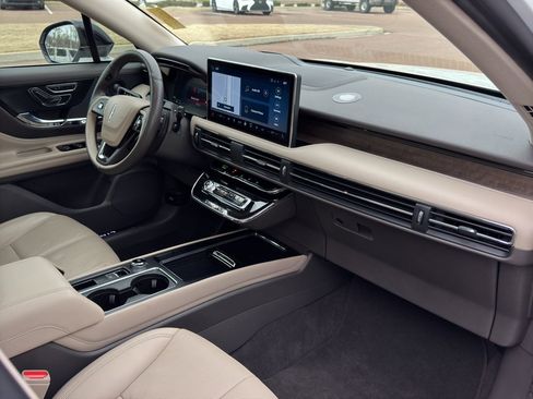 Used 2024 Lincoln Corsair Grand Touring w/ Equipment Group 302A image 17