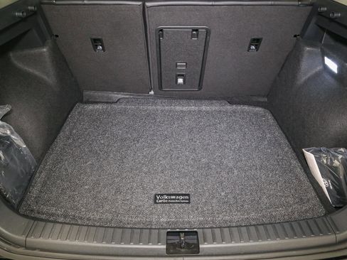 Used 2025 Volkswagen Taos SEL image 12