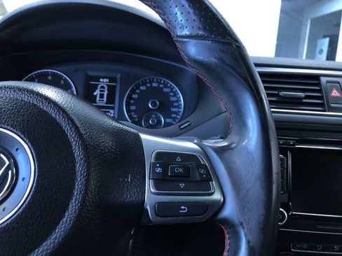 Used 2012 Volkswagen Jetta GLI FWD image 25