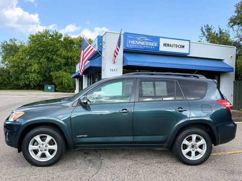 Used 2011 Toyota RAV4 Limited w/ Limited Extra Value Pkg AWD/4WD image 4