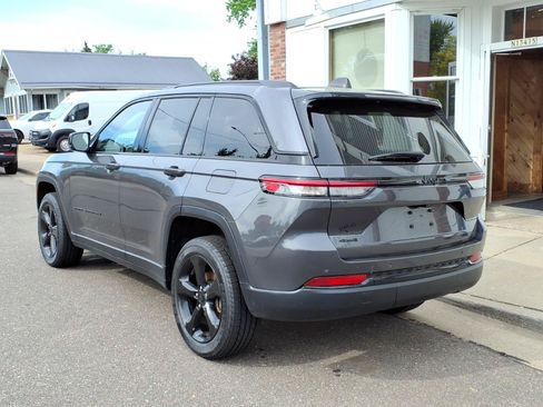 Used 2023 Jeep Grand Cherokee Altitude AWD/4WD image 8