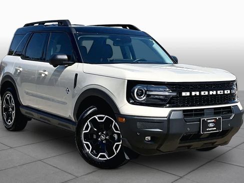Used 2025 Ford Bronco Sport Outer Banks w/ Outer Banks Tech Package+ AWD/4WD image 3