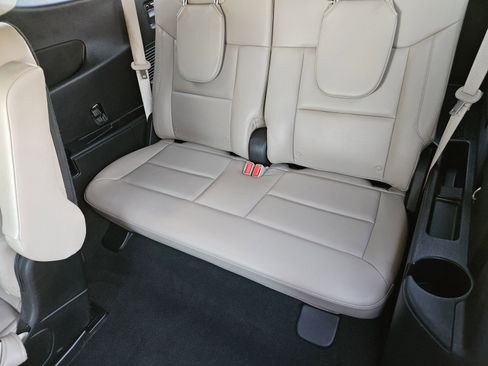 Used 2023 Ford Explorer Limited w/ Equipment Group 301A image 33