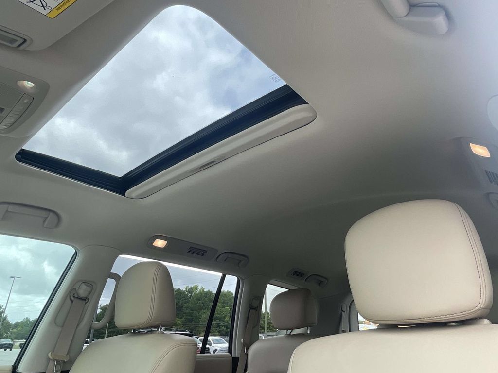 Used 2024 Nissan Armada SL w/ Captain's Chairs Package RWD image 20