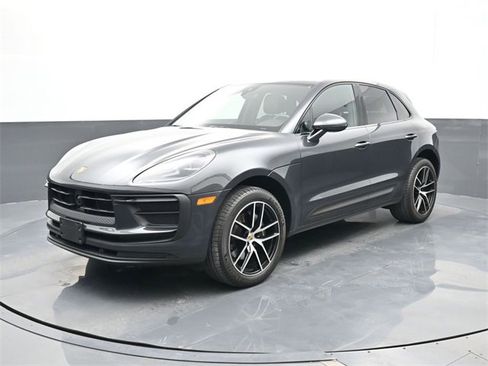Used 2023 Porsche Macan image 1