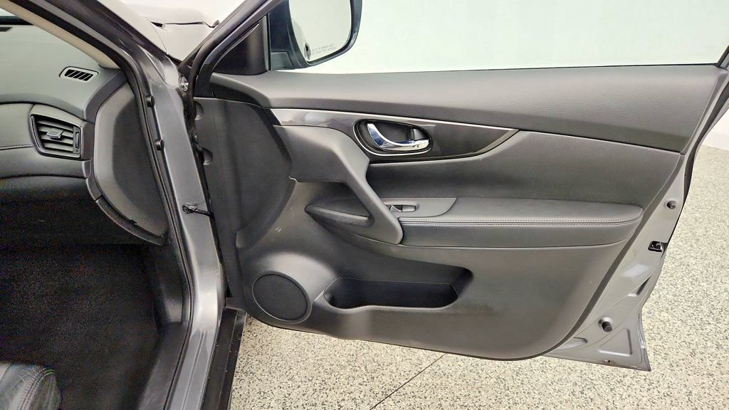 Used 2017 Nissan Rogue S FWD image 24