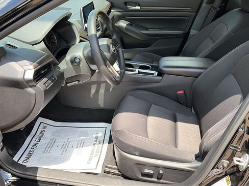 Used 2024 Nissan Altima 2.5 SV FWD image 11