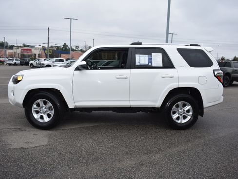 Used 2022 Toyota 4Runner SR5 image 6
