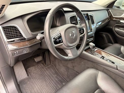 Used 2018 Volvo XC90 T6 Momentum w/ Convenience Package image 4