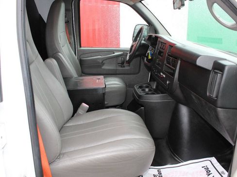 Used 2014 Chevrolet Express 2500 RWD image 14