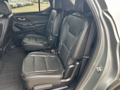 Used 2023 Chevrolet Traverse LT FWD image 16