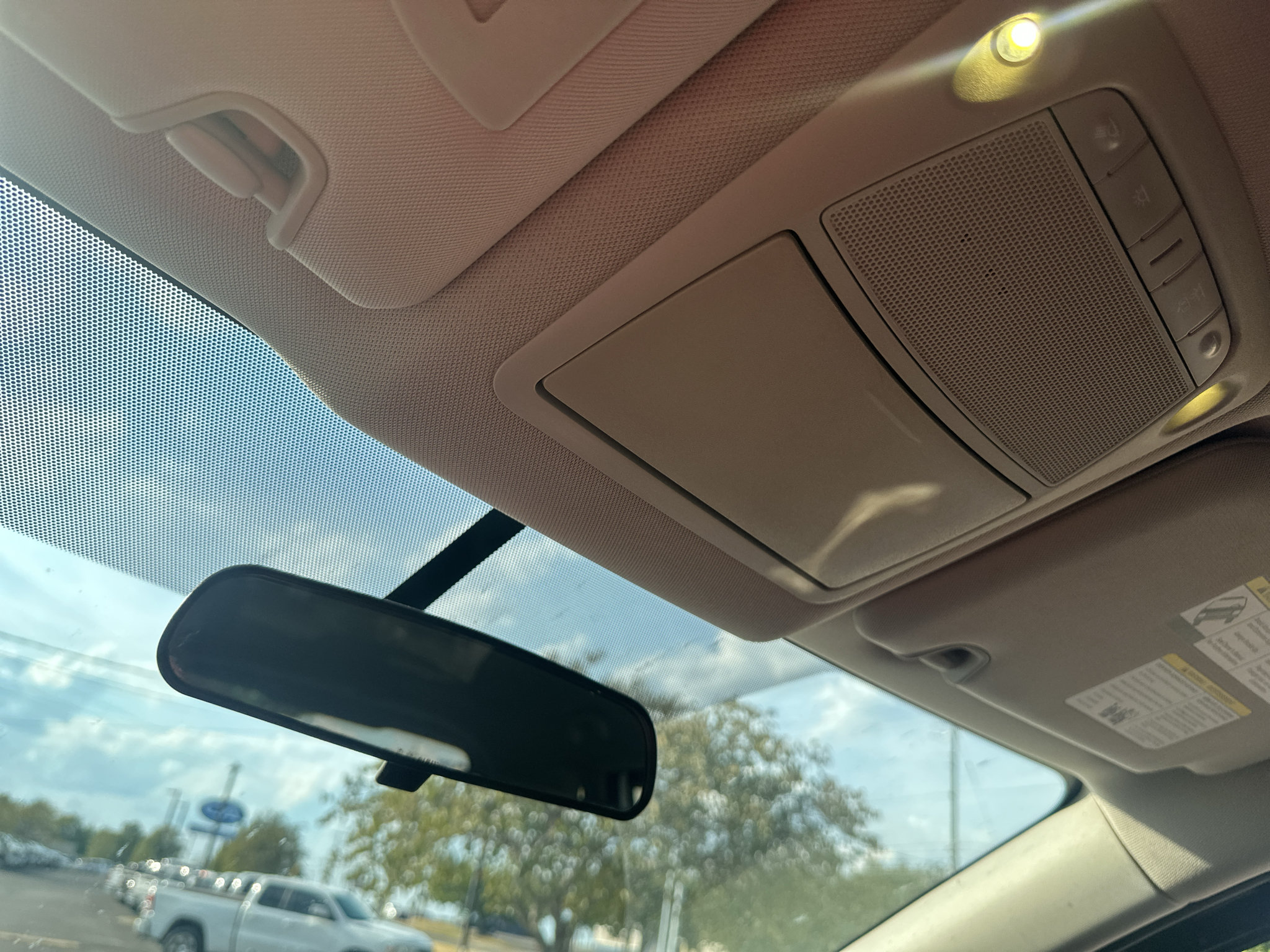 Used 2015 Nissan Rogue SV FWD image 28