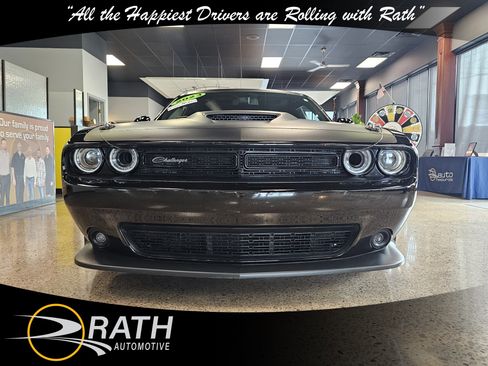 Used 2023 Dodge Challenger R/T w/ T/A Package image 3
