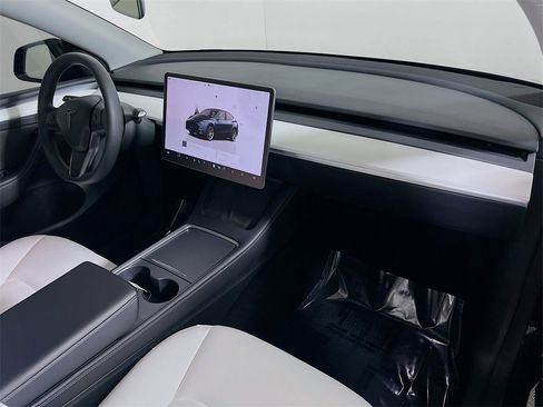 Used 2024 Tesla Model Y Long Range image 26